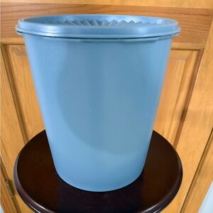 Vintage Tupperware Blue Fluted Canister w/ Lid ~8” Tall USA Storage Container